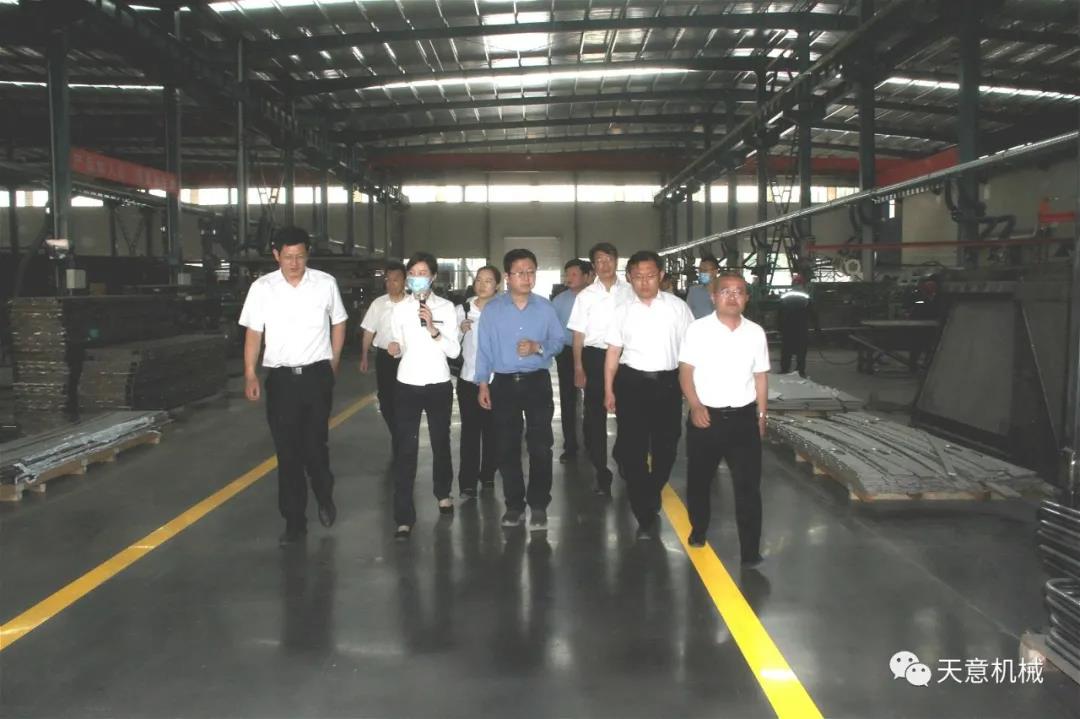 市聯(lián)合調(diào)研組對天意機(jī)械入選省優(yōu)選項目的 裝配式建筑自動化PC生產(chǎn)線進(jìn)行現(xiàn)場調(diào)研